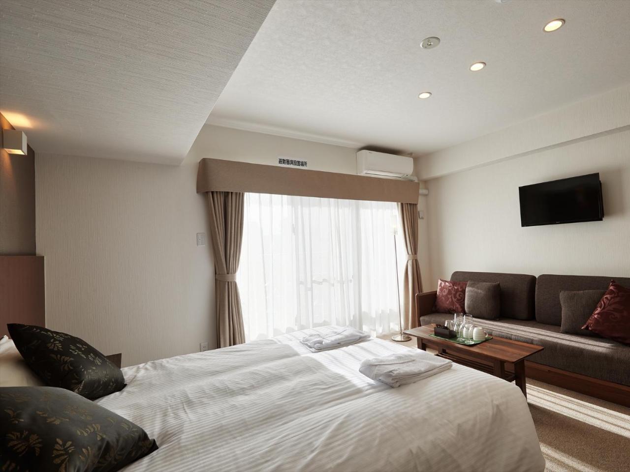 Creass Hotel Tsubogawa Marche Naha Bagian luar foto