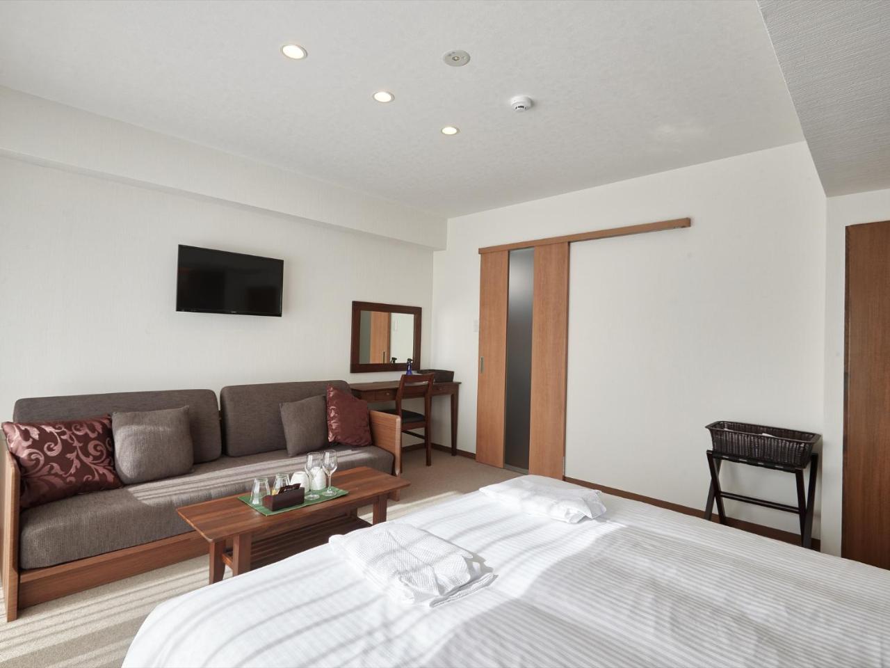 Creass Hotel Tsubogawa Marche Naha Bagian luar foto